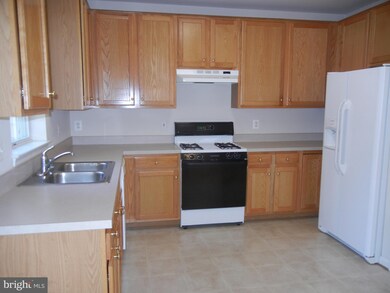 25239 Dunvegan Square, Chantilly, VA 20152 - photo 7