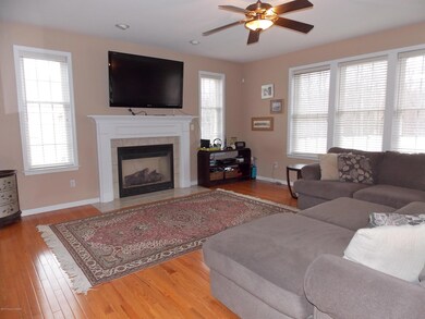 1022 Woodberry Dr, Mountain Top, PA 18707 - photo 2
