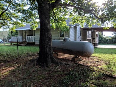 256 Skyuka Rd, Statesville, NC 28677 - photo 2