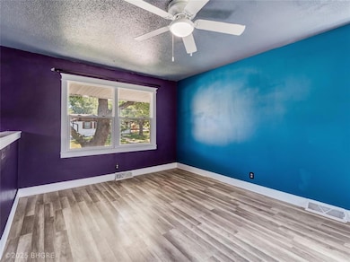 3902 E 40th St, Des Moines, IA 50317 - photo 3