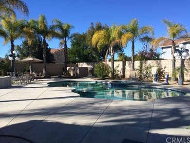 Huge backyard with lots of concrete (lamps have si