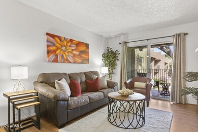 4-web-or-mls-5525-e-thomas-rd-unit-m11