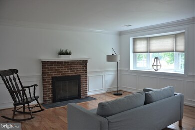 3913 Whispering Ln, Falls Church, VA 22041 - photo 2