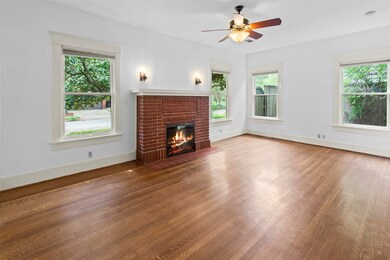 2509 Yupon St, Houston, TX 77006 - photo 5