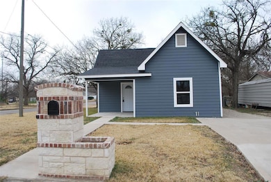 903 Mill St, Gainesville, TX 76240 - photo 2