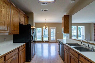 113 Marseille Dr, Hurst, TX 76054 - photo 4