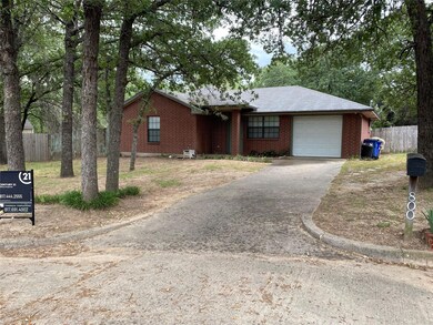 800 Red Oak Ct, Azle, TX 76020 - photo 2