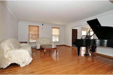 427 Ballytore Cir, Wynnewood, PA 19096 - photo 2