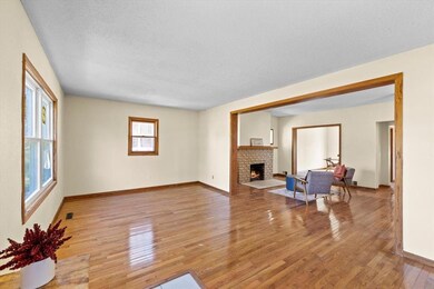 1613 Maple Dr NW, Cedar Rapids, IA 52405 - photo 5