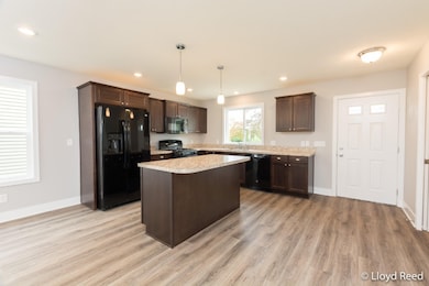 Kitchen Photo 2