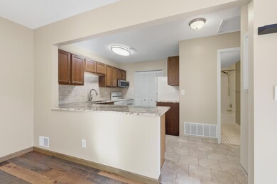 4715 Sunne Point, Saint Paul, MN 55122 - photo 7