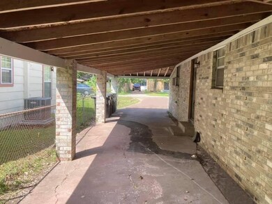 2214 Melbourne St unit A-C, Houston, TX 77026 - photo 2