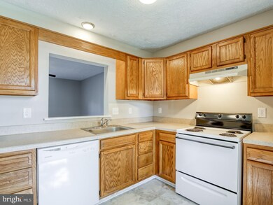 121 Georgetowne Ct, Stephens City, VA 22655 - photo 3