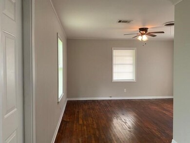 202 S Hill St, Alvin, TX 77511 - photo 6