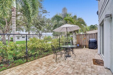 4842 Grapevine Way, Davie, FL 33331 - photo 6
