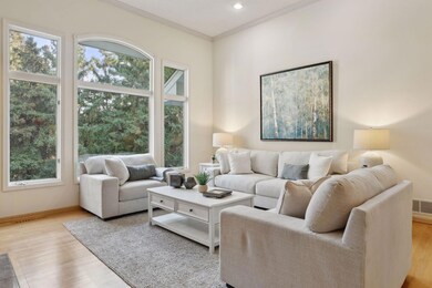 681 Cedar View Ct, Saint Paul, MN 55126 - photo 5