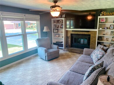 707 Holiday Dr, Effingham, IL 62401 - photo 3