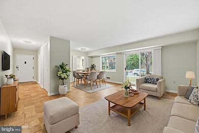 10643 Weymouth St unit 101, Bethesda, MD 20814 - photo 2