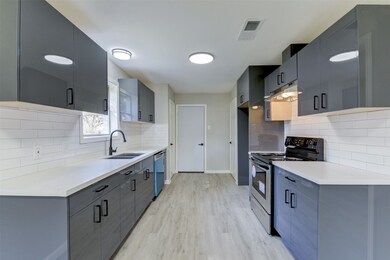 2607 Westfield St, Alvin, TX 77511 - photo 2