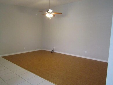 living room pict 3