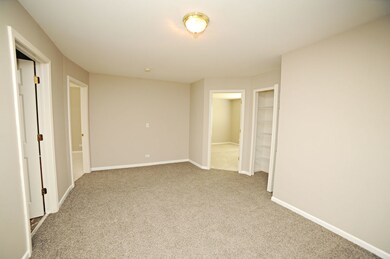 541 Golden Valley Ln, Algonquin, IL 60102 - photo 2