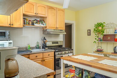 566 Wilmot Ave unit 4, Bridgeport, CT 06607 - photo 2