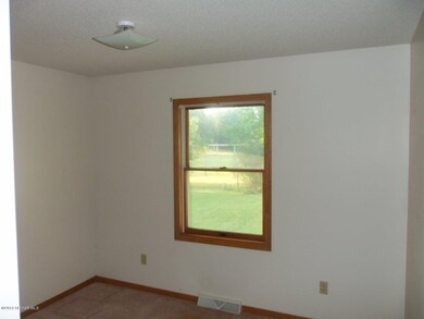 271-913101extrbedroom1