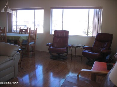 5737 Box R Living Room