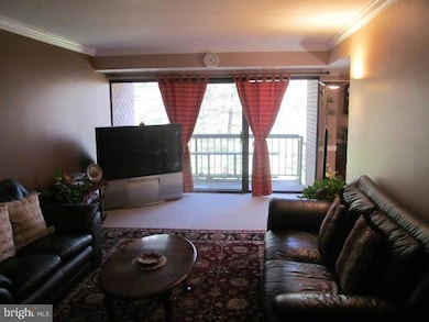 9800 Kingsbridge Dr unit 202, Fairfax, VA 22031 - photo 2