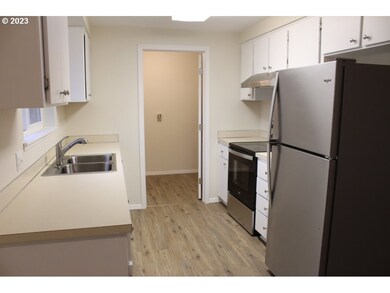 110 S Grove Ln, Sutherlin, OR 97479 - photo 6