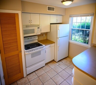 904 Windsor Dr, Framingham, MA 01701 - photo 5