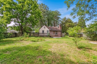 Huge fully fenced back yard