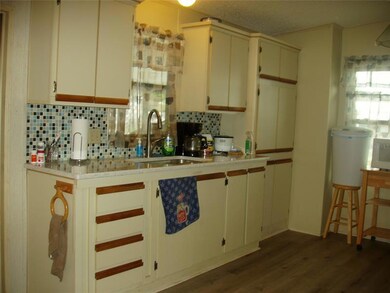 35130 Lindsey Ln, Zephyrhills, FL 33541 - photo 6