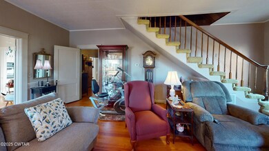 935-Burrus-Rd-Living-Room