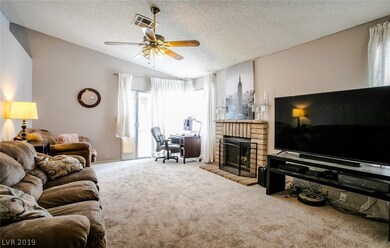 Spacious Living Room w/New Carpet