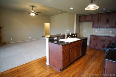 1611 W Austin Place, Broken Arrow, OK 74011 - photo 6