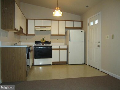 1825 Vincenza Dr unit B, Sykesville, MD 21784 - photo 4