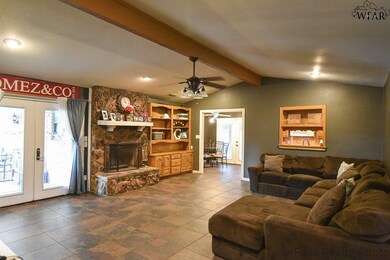 1639 Brenda Hursh Dr, Wichita Falls, TX 76302 - photo 4