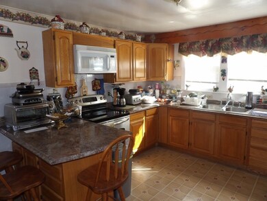 24 Crystal St, Worcester, MA 01603 - photo 2