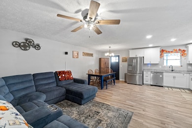 2405 Southern Dr, Morristown, TN 37814 - photo 6