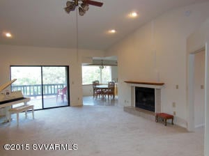200 Ross Rd Livingroom2