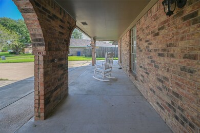 369 Somerset Ct, Alvin, TX 77511 - photo 4