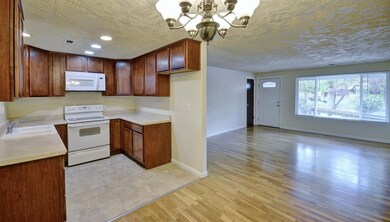 1426 Pleasant St, Medford, OR 97504 - photo 3