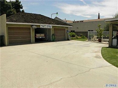 WOW...look at the size of that garage.