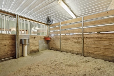 W1800 Count Rd B - Stall