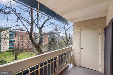 6137 Leesburg Pike unit 409, Falls Church, VA 22041 - photo 5