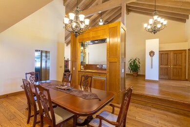 Formal Dining W/ Wet Bar