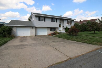 81 W Palm St, Olyphant, PA 18447 - photo 2