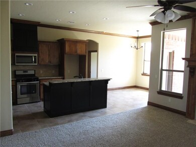 505 Pinewood Dr, Moore, OK 73160 - photo 6