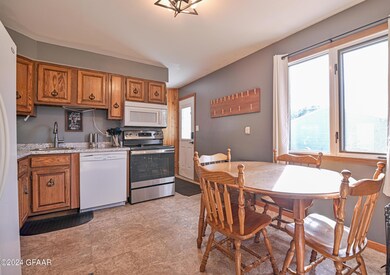 1622 S 19th St, Grand Forks, ND 58201 - photo 6